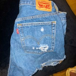 Levis short